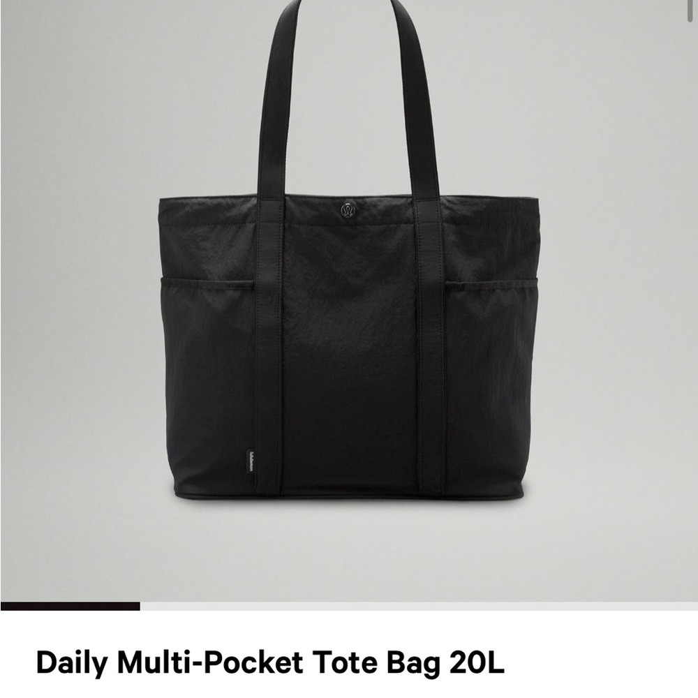Lululemon daily multipocket tote